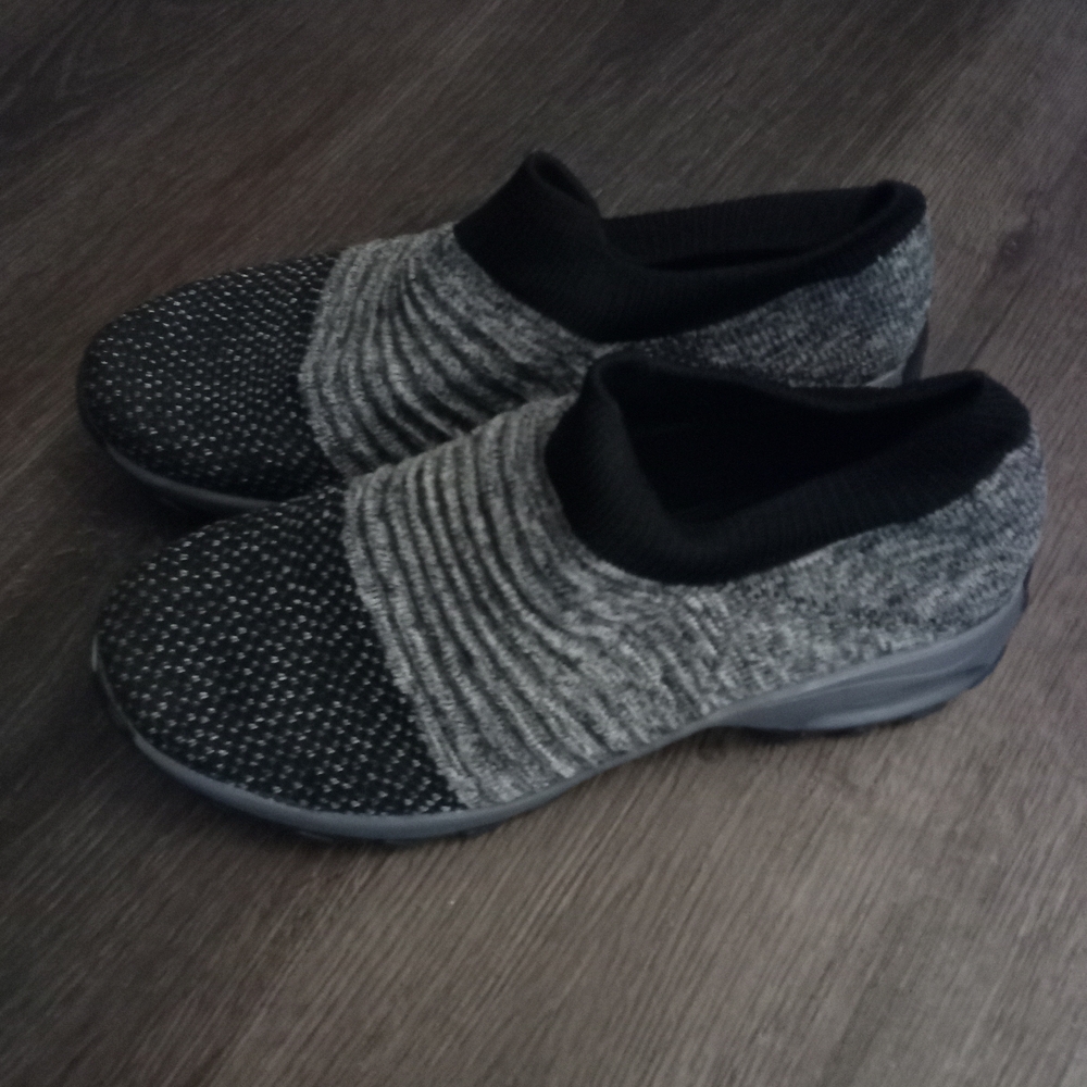 Source Unknown Black and Gray Women's Sandals